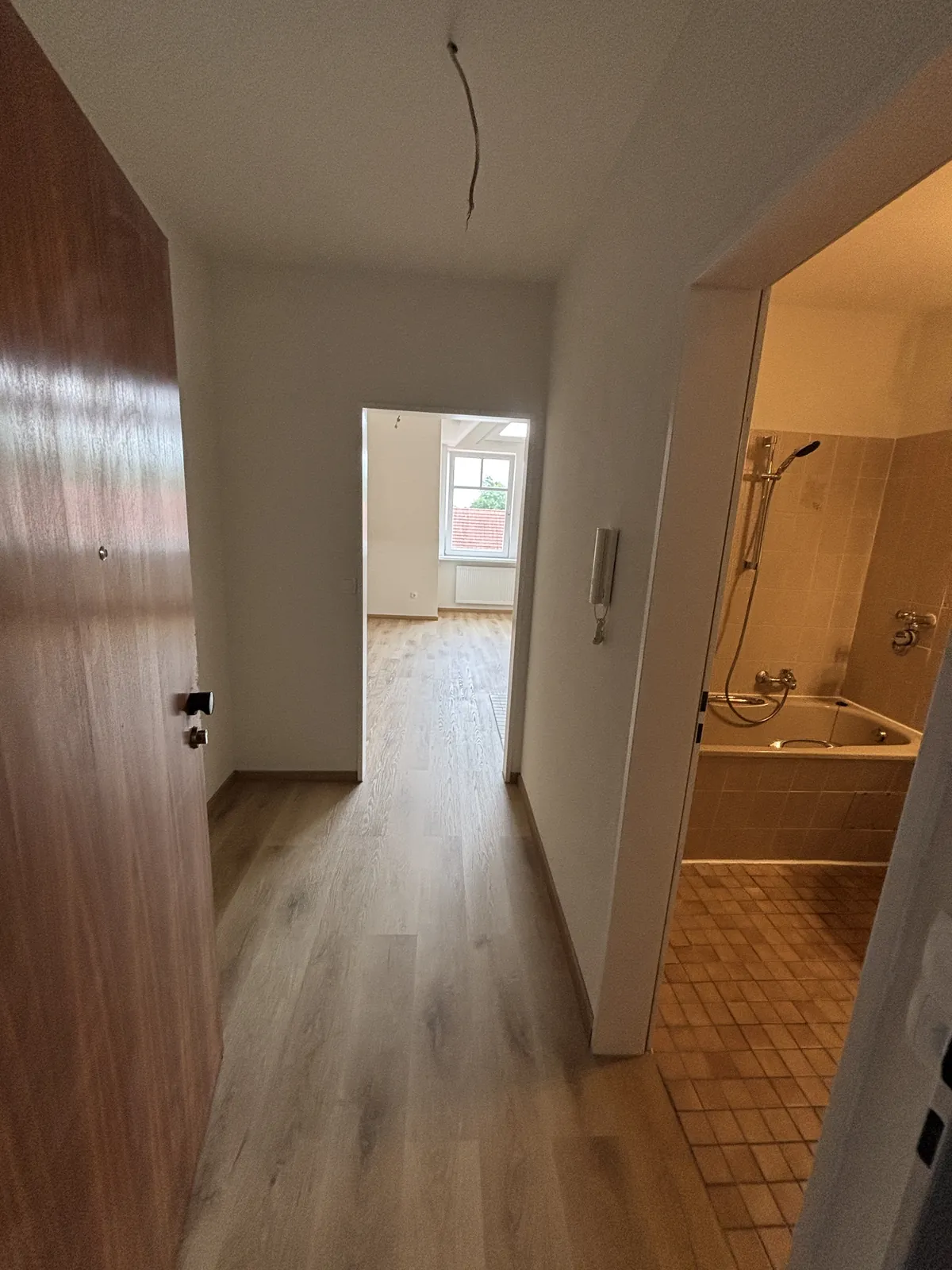 Flur mit verlegtem Vinyl