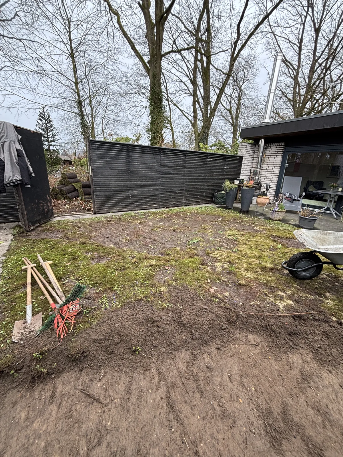 Gartenfläche vor der Rasenverlegung